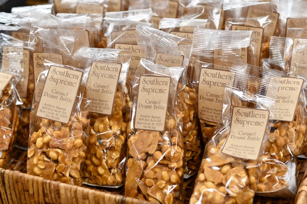 8 oz. Caramel Peanut Brittle